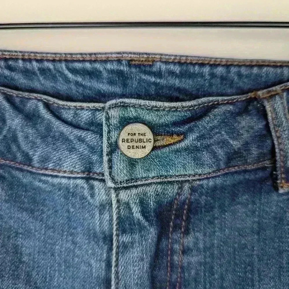 Bug Embroidered For The Republic Distressed Mid Rise Stretch Jeans Size 10/29 - Picture 7 of 12